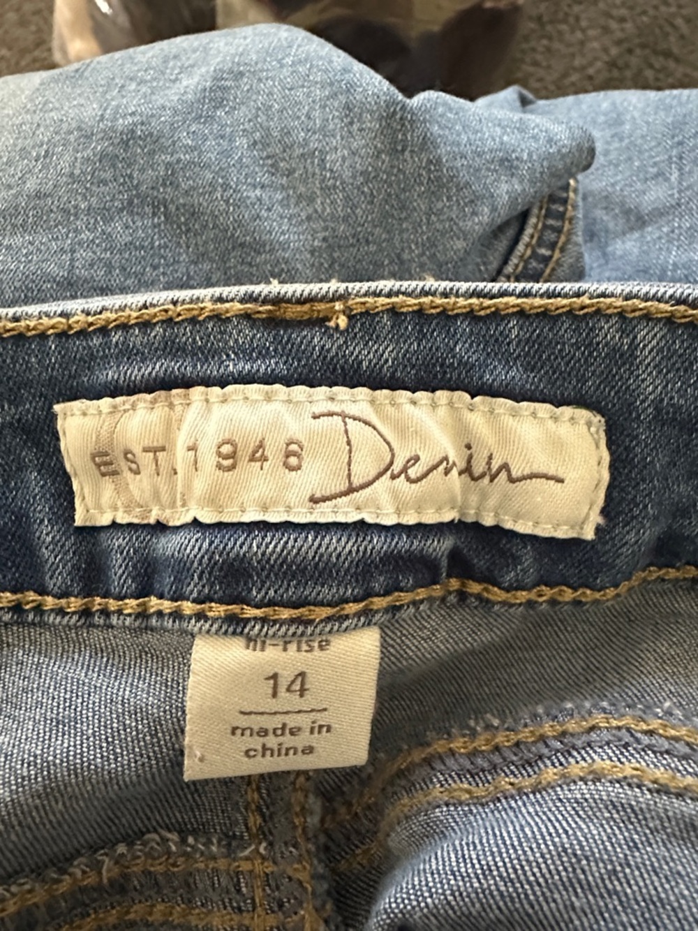 Est 1946 Denim High Rise Wash Crop Jeans Flouncy Frayed Hem Women’s Sz 14 - Picture 8 of 10